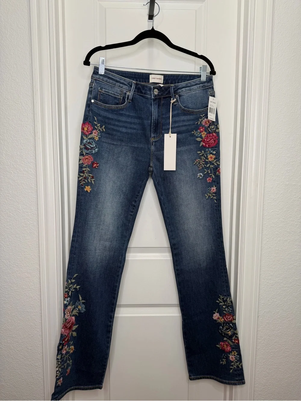 Driftwood Floral Embroidered Bootcut Jeans Sz 30 NWT! - Picture 1 of 5